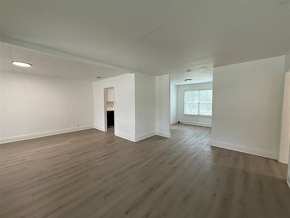 5th image of 10402 Desdemona Dr #10402