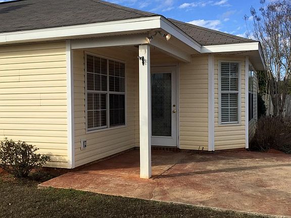 Patio with gas grill hook up.