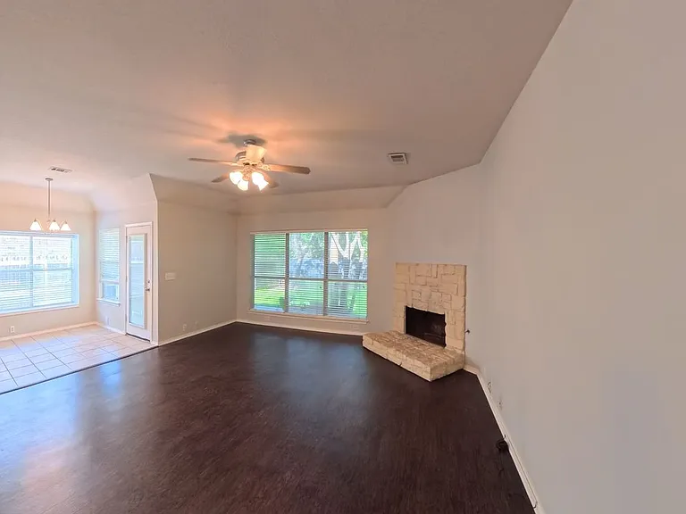 2029 Oak Manor Dr — Photo 2