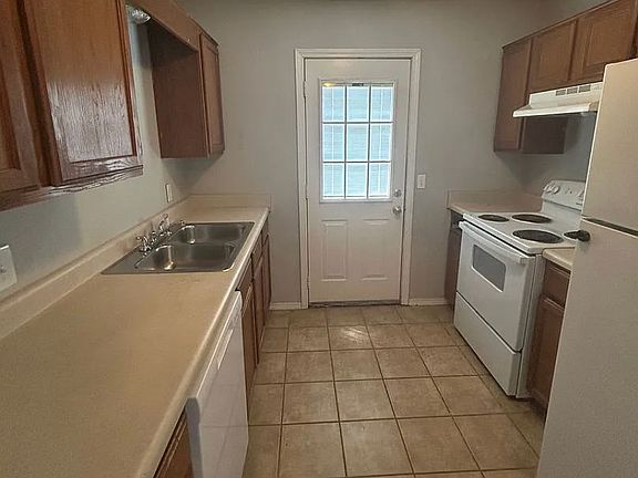 4th image of 3305 SW Victoria Pl