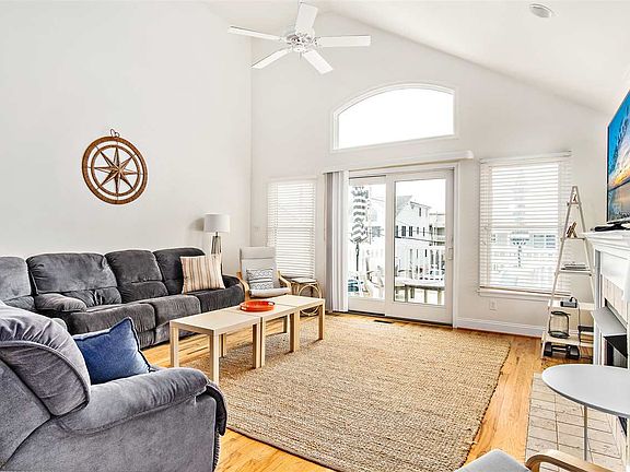 4th image of 33 75th St Unit West
