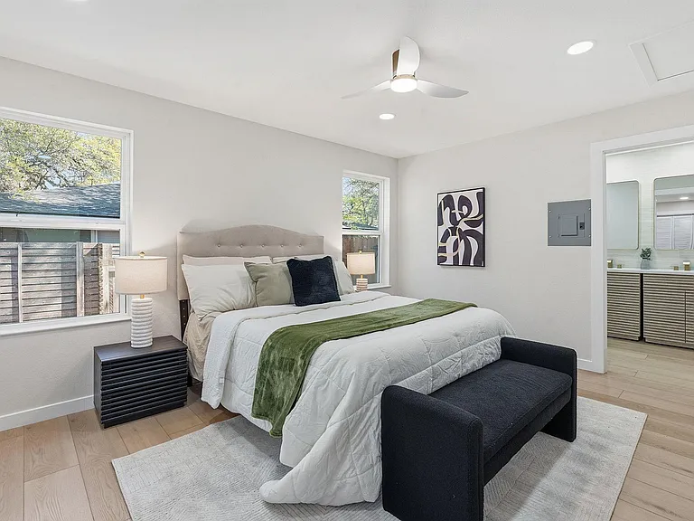 11805 Pollyanna Ave — Photo 14