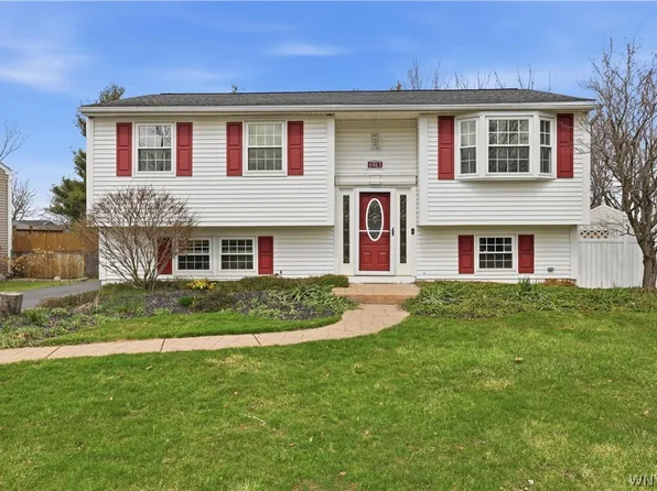 6963 Northview Dr, Lockport, NY 14094