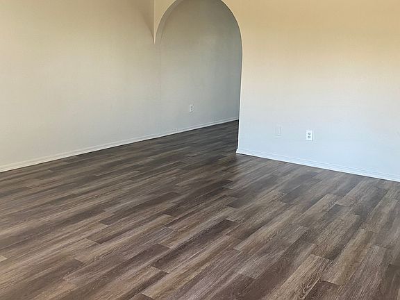 5th image of 3320 E Bermuda Ave #B