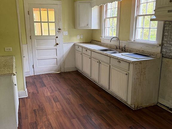 5th image of 217 Hardaway St