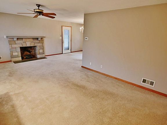 3rd image of 17 Ironwood Dr