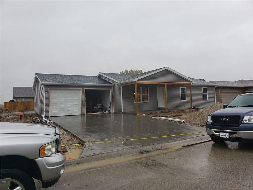 1st image of 915 S Creek Dr E