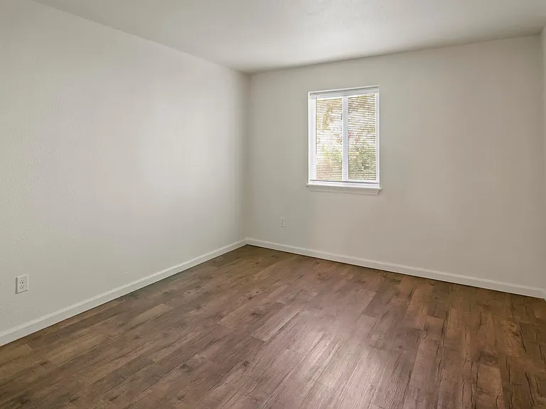 Westport Crossing Apartments — Photo 23