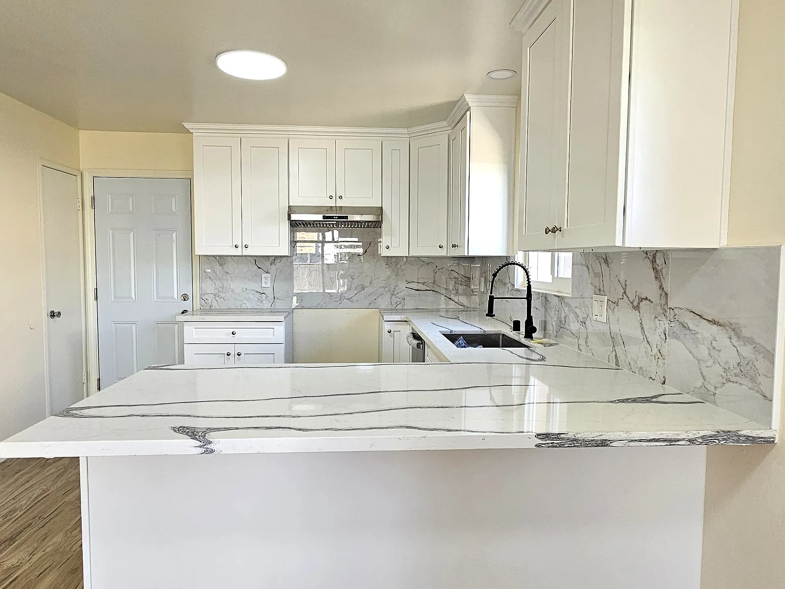 3 bed, 1204 sqft, $4,000 — Photo 2