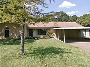 221 School St, Azle, TX 76020