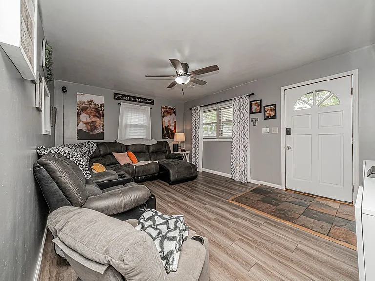 224 W Chestnut St — Photo 30