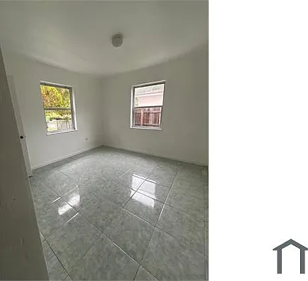 1240 NE 143rd St — Photo 21