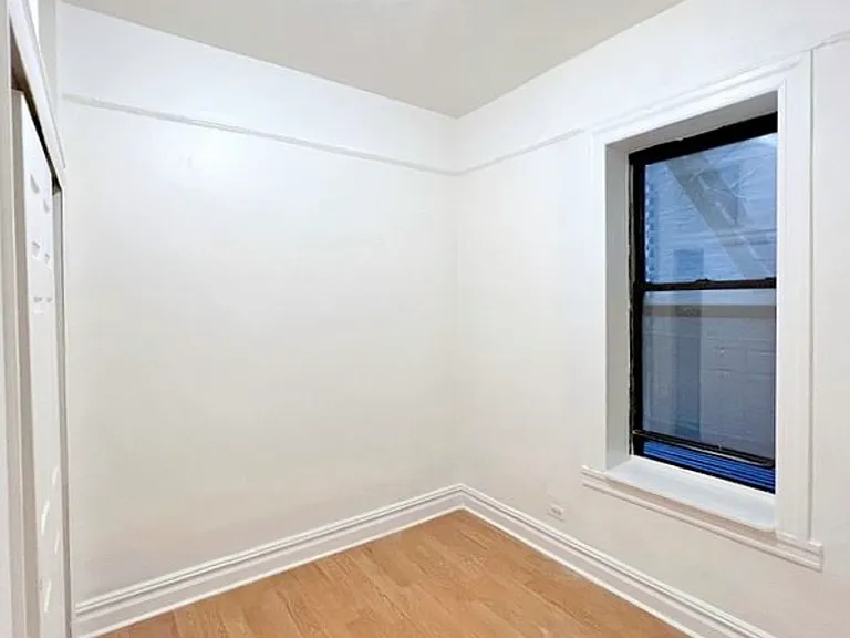 229 W 105th St #5R — Photo 4