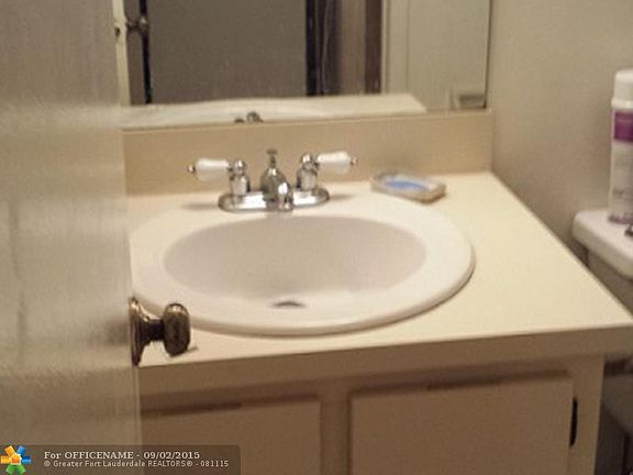 4th image of 925 NE 209th St #10228