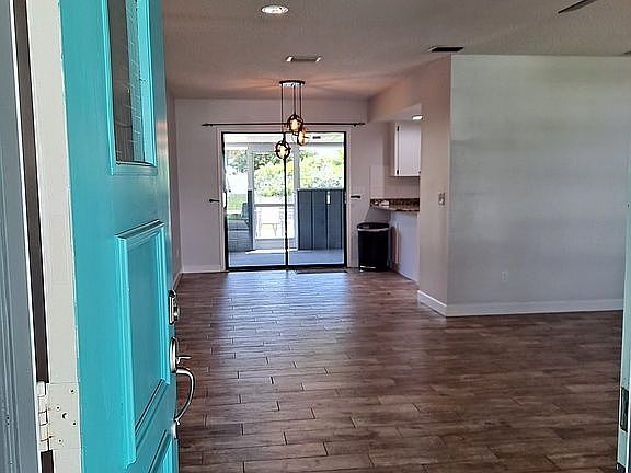 5th image of 2409 Sabal Palm Dr