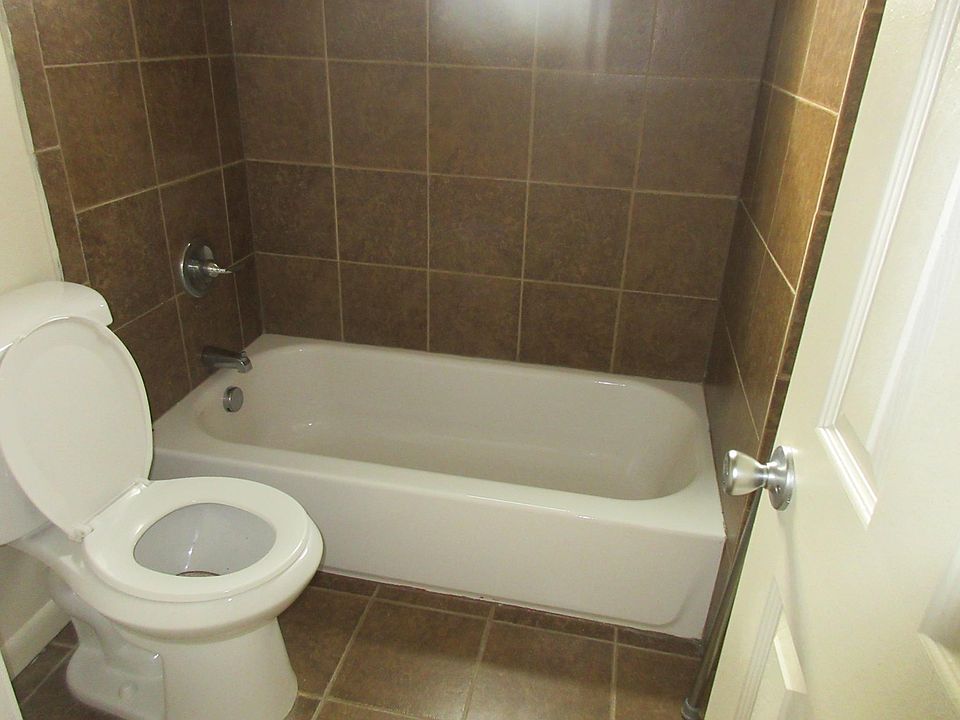 1st image of 629 W 28th St APT B