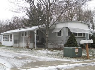 11 Parade St, Olmsted Falls, OH 44138