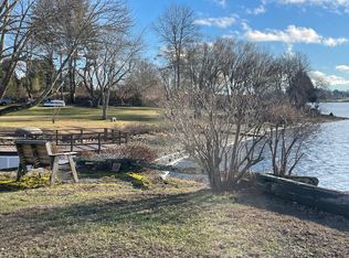 2355 Main Rd, Tiverton, RI 02878