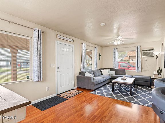 4th image of 909 S 6th Ave