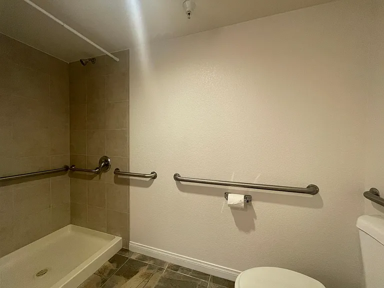 1038 Grand Ave — Photo 11