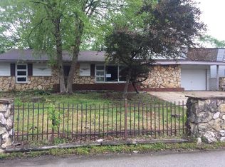 1607 Parklane Dr, Cahokia, IL 62206