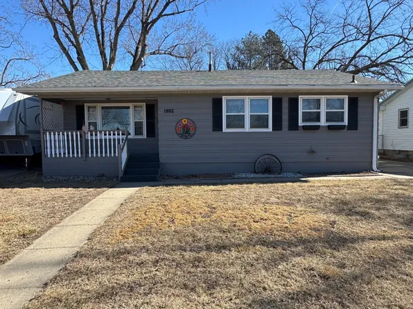 1802 Cedar St, Yankton, SD 57078