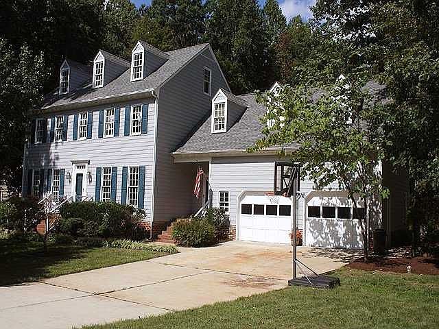 Gorgeous 4 BD Home in Wonderful Cary Neighborhood!