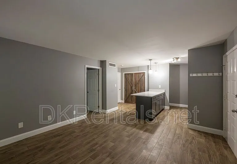 1309 Summit North Dr NE — Photo 4