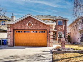32 W Harvest Park Way NE, Calgary, AB T3K 4K8