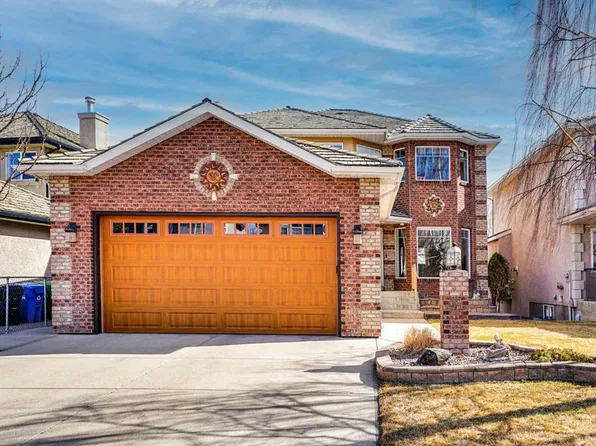 32 W Harvest Park Way NE, Calgary, AB T3K 4K8