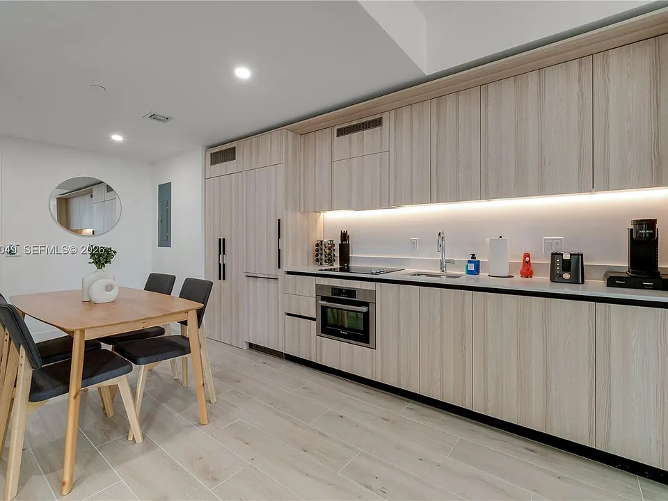 225 N Miami Ave #1707