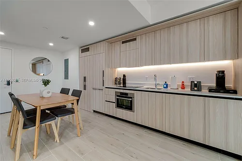 225 N Miami Ave #1707 Photo 1