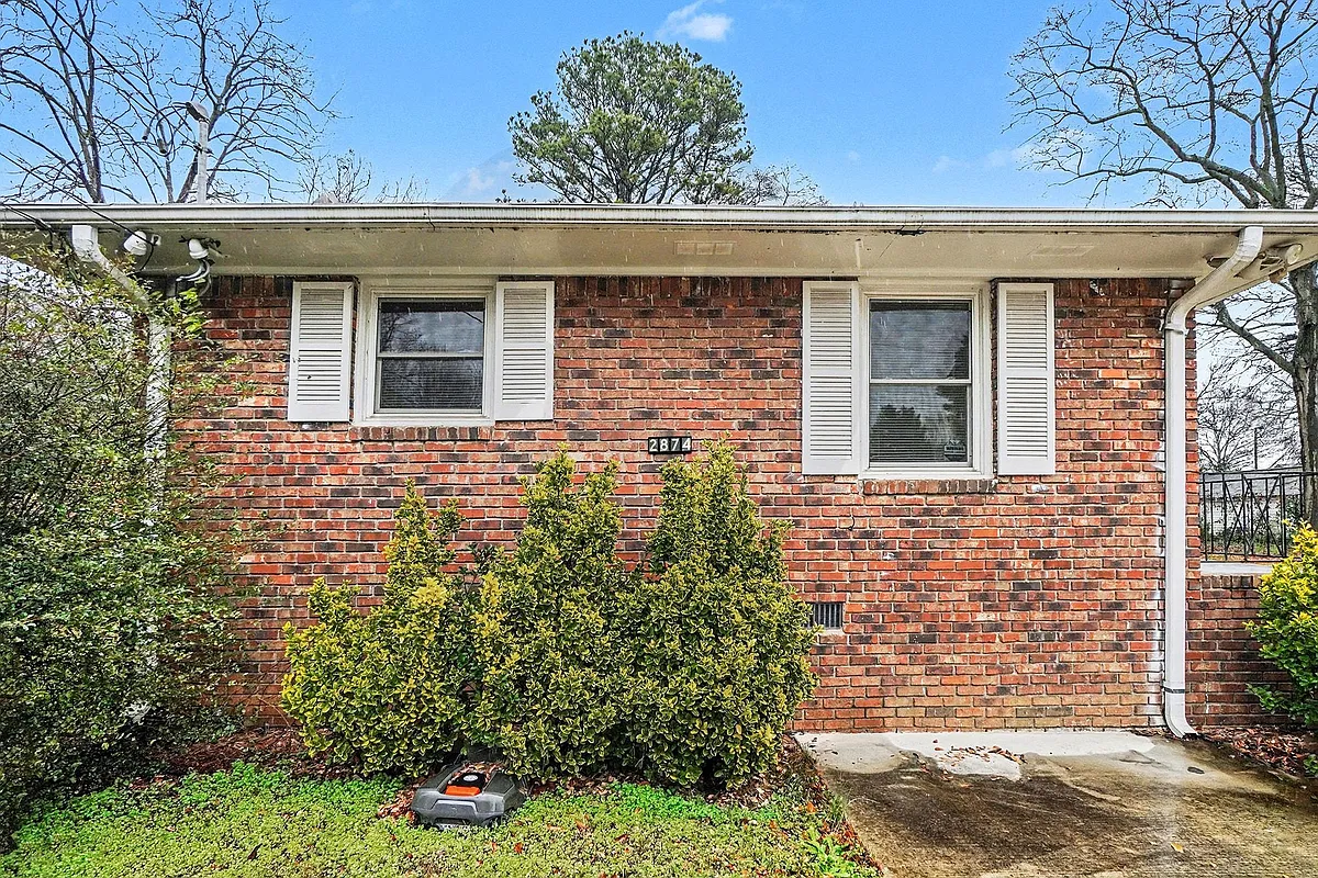 Building Photo - 2874 Cheney St #1