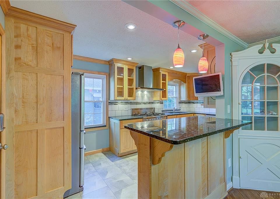 1st image of 15 Sherbrooke Dr