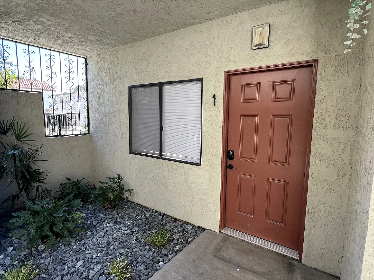 2 bed, 873 sqft, $3,595 — Photo 2