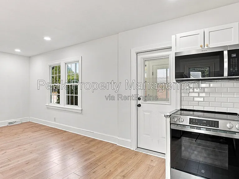 2958 Winston Churchill Dr — Photo 10