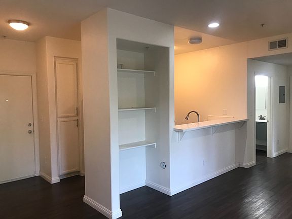 5th image of 251 Robinson St APT 203