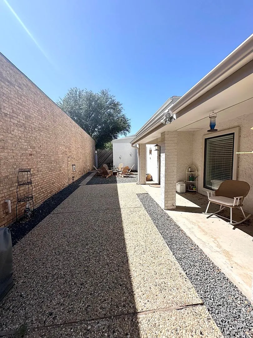 3 Bedroom 2 Bathroom For Rent — Photo 2