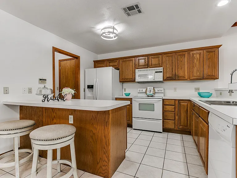 6439 Masons Dr — Photo 28