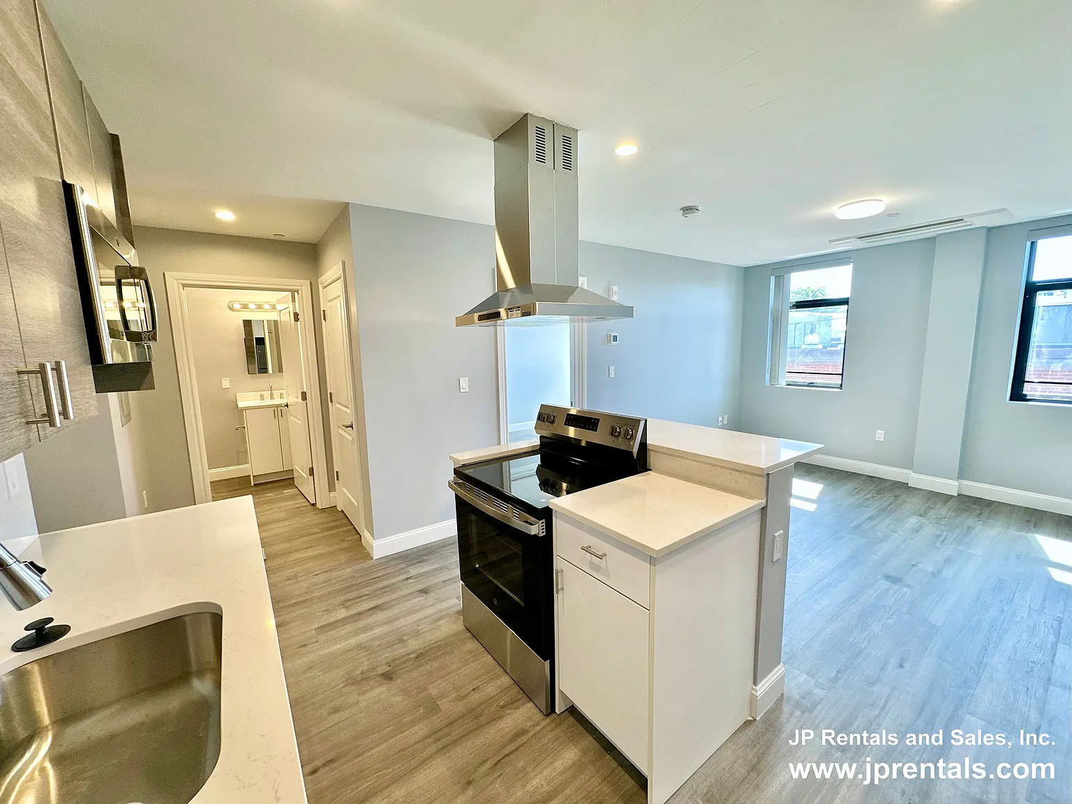 1 bed, 1.0 bath, 600 sqft, $2,500 — Photo 2