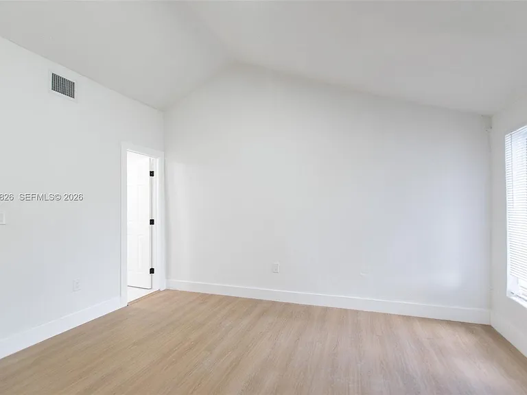 2324 NW 14th Ave — Photo 17