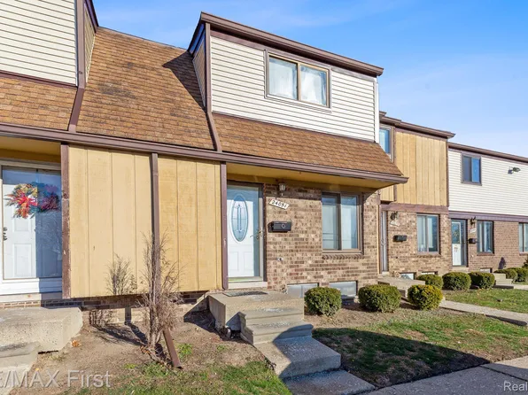 24051 Grange St, Clinton Township, MI 48036