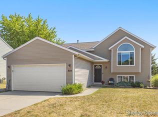 350 Pioneer Trl NE, Cedar Springs, MI 49319