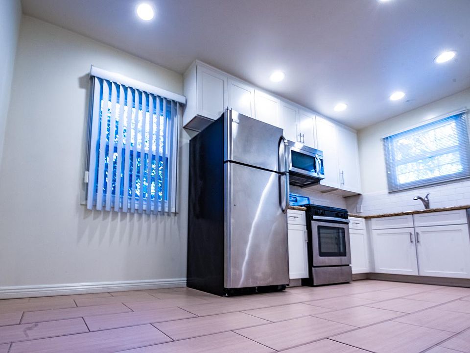 Kitchen and Dinette Area