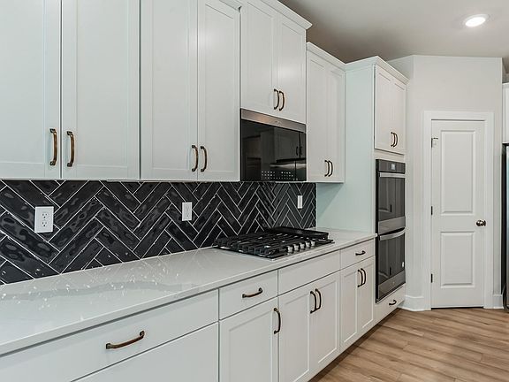 3rd image of 32019 Carlisle Ct