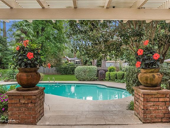 2nd image of 10033 Thornwood Dr