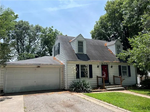 305 Linn St, Leavenworth, KS 66048