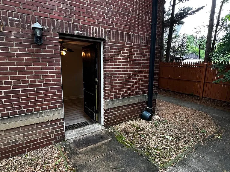 401 Commonwealth Ave #12A — Photo 24