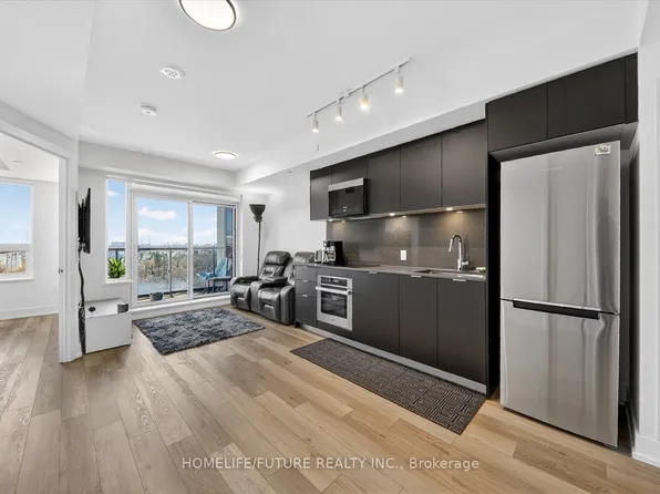 8 Cedarland Dr #1017, Markham, ON L6G 1E3