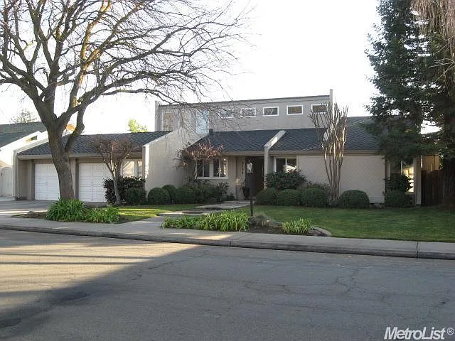 2104 Shaddox Ave photo 1